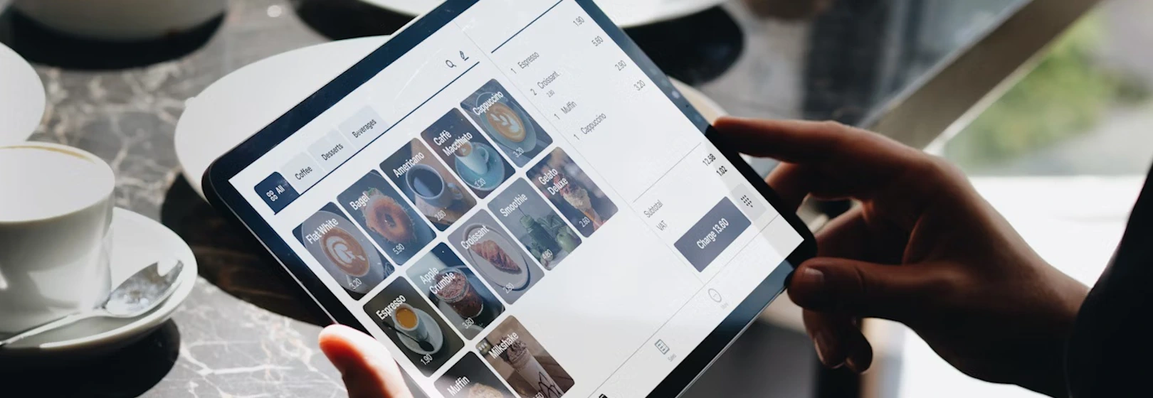 A person orders coffee using a SumUp platform in a café.